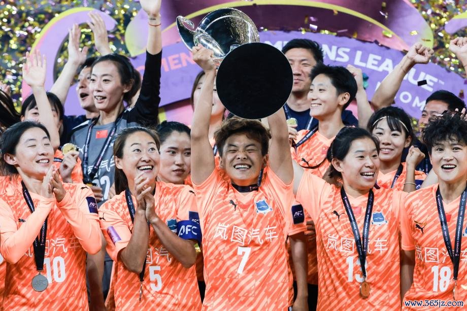 [图]武汉女足校服墨尔本城勇夺首届女足亚冠冠军